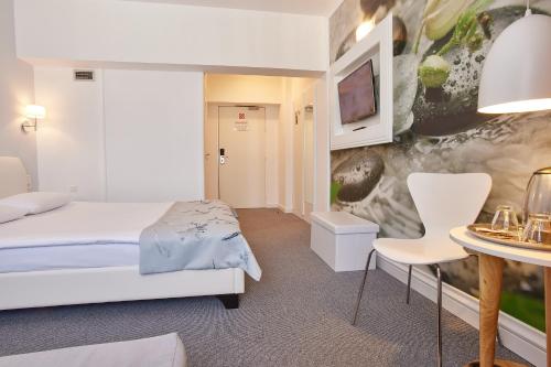 Habitación Familiar Superior con sofá cama del hotel Mycontinental Bucuresti Gara De Nord. Foto 6