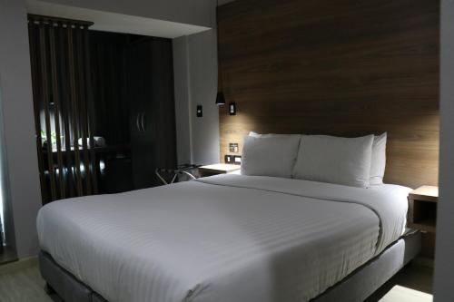 Habitación Doble sin ventanas del hotel The Blue Hotel. Foto 1