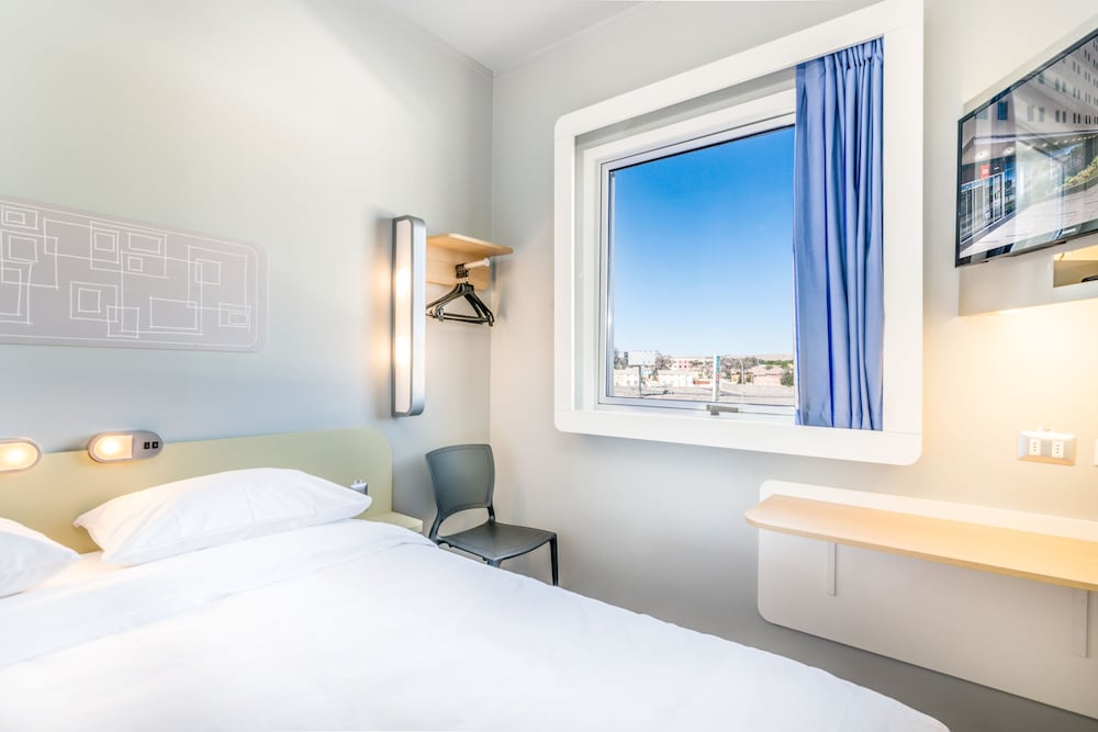 Habitación Estándar con 1 cama doble del hotel Ibis Budget Iquique. Foto 2