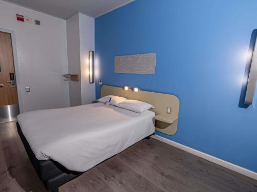 HABITACION ESTANDAR CON 1 CAMA MATRIMONIAL DE 2 PLAZAS ADAPTADA PARA PERSONAS CON DISCAPACIDAD del hotel Ibis Budget Iquique. Foto 3