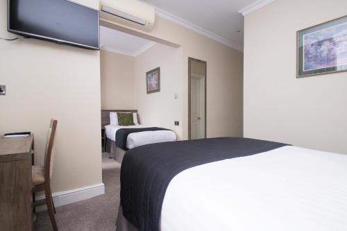 Habitación Triple del hotel Kensington Gardens