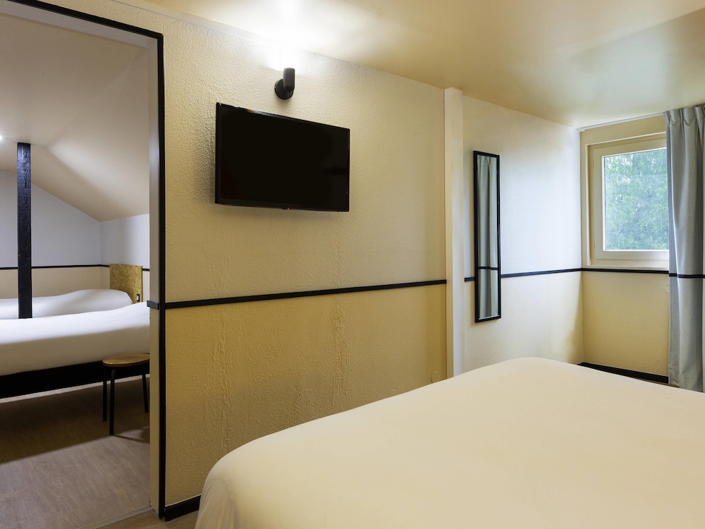 Habitación Pop con 1 cama doble y 1 cama individual del hotel Greet Villeneuve La Garenne. Foto 4