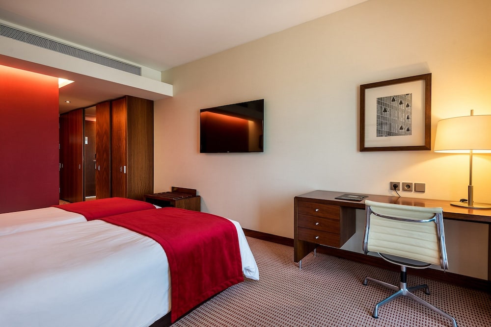 Habitación estándar con 2 camas individuales del hotel Lagoas Park. Foto 1