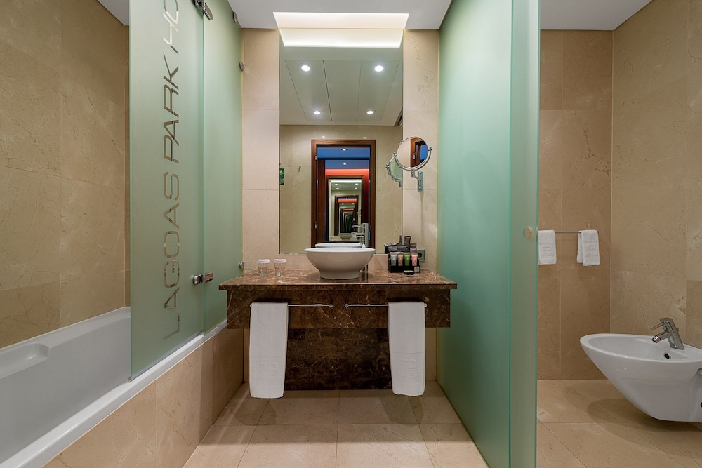 Habitación estándar con 2 camas individuales del hotel Lagoas Park. Foto 4