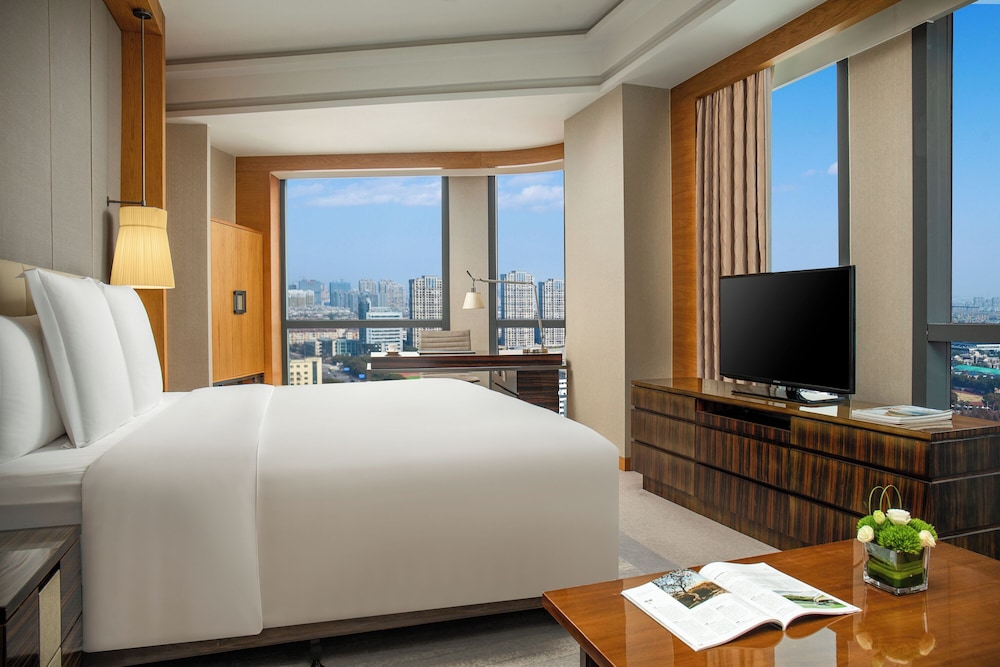 Suite Deluxe, 1 cama de matrimonio grande del hotel Pullman Haining. Foto 1