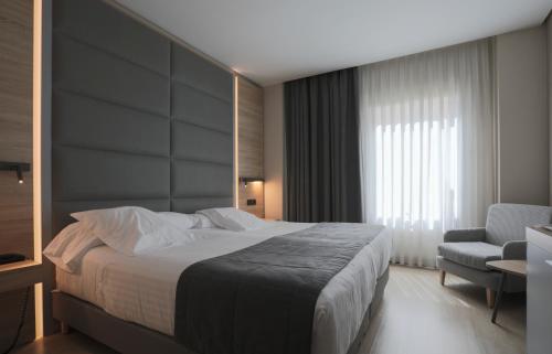 Habitación Doble Deluxe con cama extragrande del hotel Liabeny. Foto 8