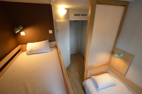 Habitación Triple del hotel Reseda. Foto 4