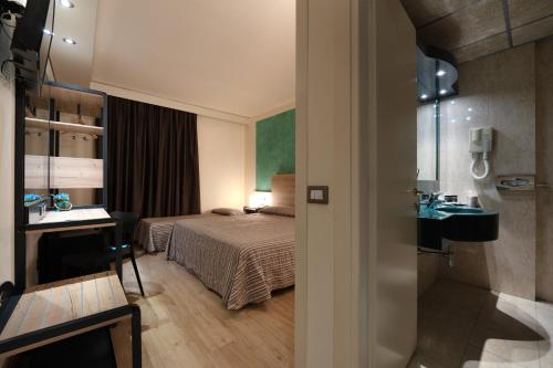 Habitación Doble con Cama supletoria del hotel Galilei. Foto 1