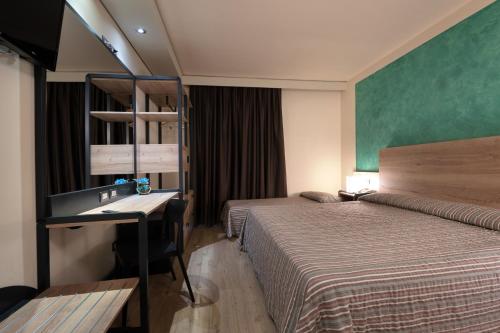Habitación Doble con Cama supletoria del hotel Galilei. Foto 2