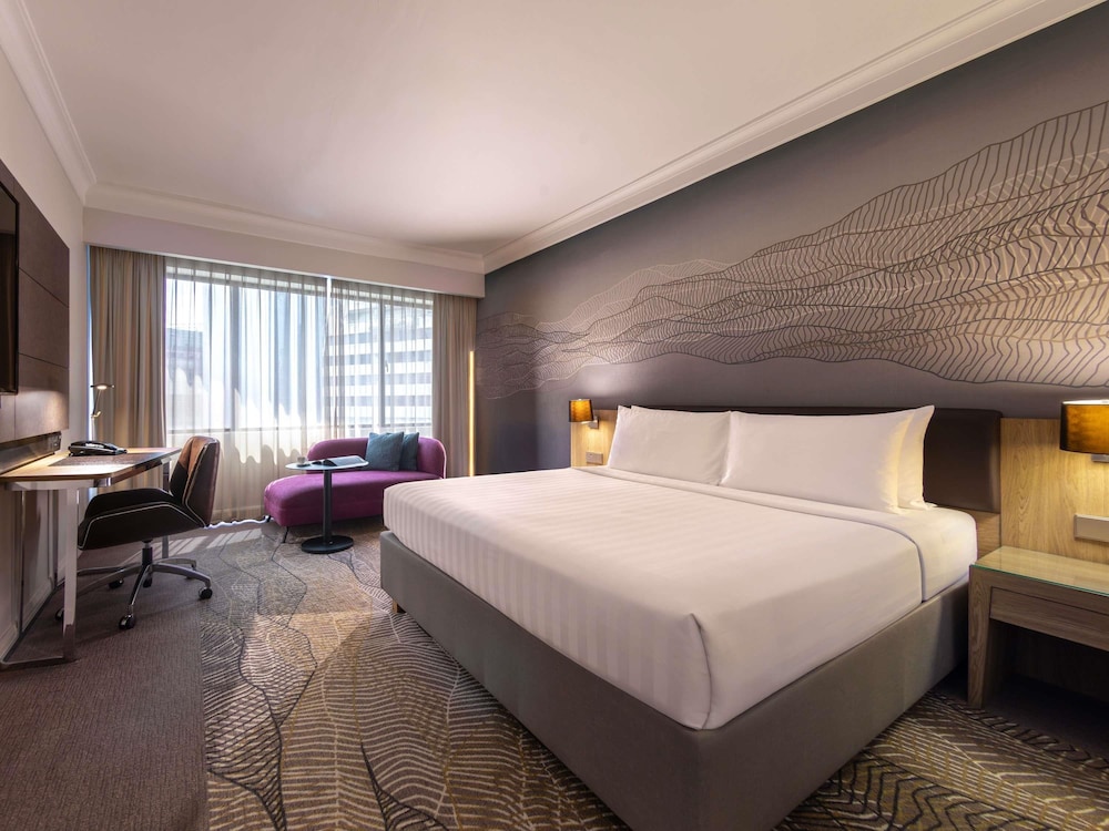 Habitación Premier con 1 cama King del hotel Novotel Kuala Lumpur City Centre. Foto 1