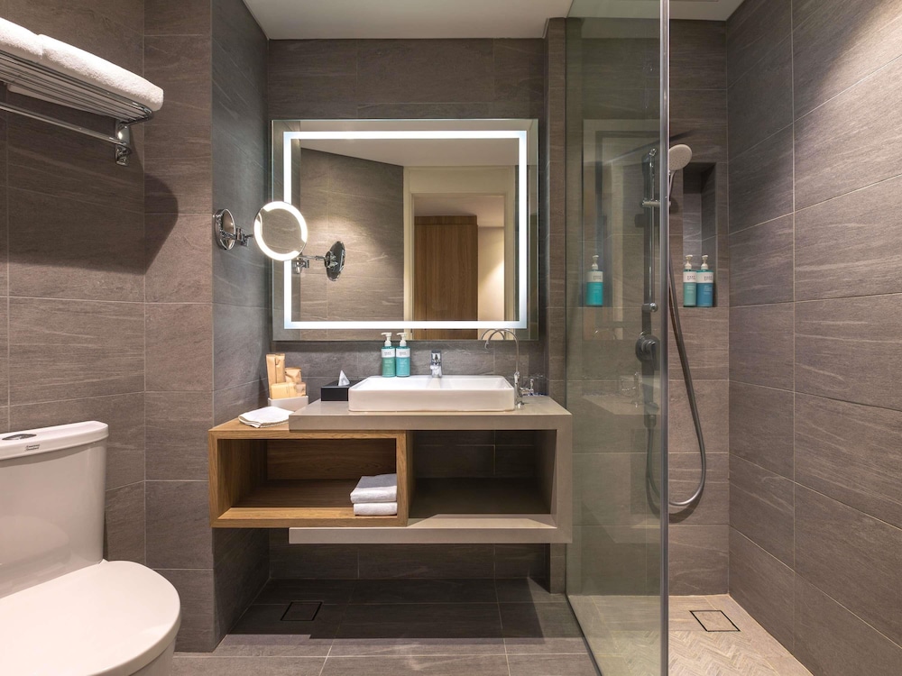 Habitación Premier con 2 camas individuales del hotel Novotel Kuala Lumpur City Centre. Foto 4