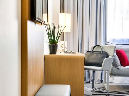 Habitación Doble con sofá cama doble - Cama doble del hotel Novotel Paris Centre Gare Montparnasse