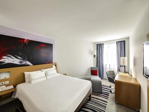 Habitación Doble Clásica del hotel Novotel Paris Centre Gare Montparnasse. Foto 3