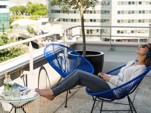 Habitación Doble Executive con terraza del hotel Novotel Paris Centre Gare Montparnasse. Foto 4