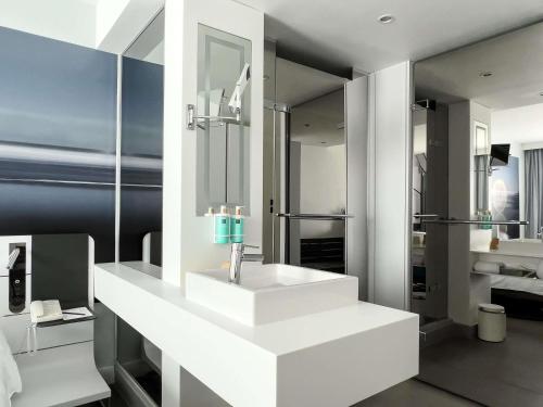 Habitación Doble Executive del hotel Novotel Paris Centre Gare Montparnasse. Foto 2