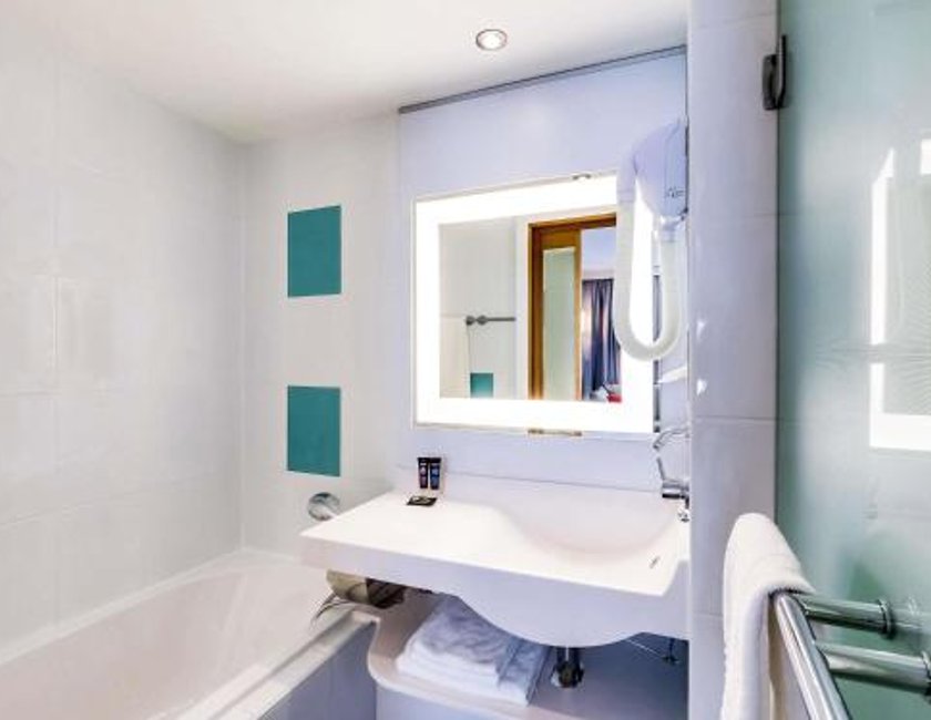 Habitación Twin Clásica - 2 camas individuales del hotel Novotel Paris Centre Gare Montparnasse. Foto 1