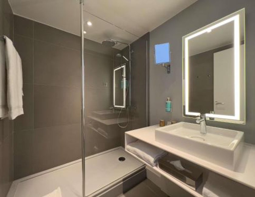 Habitación Executive - 1 cama doble y 1 sofá cama individual del hotel Novotel Paris Centre Gare Montparnasse. Foto 1