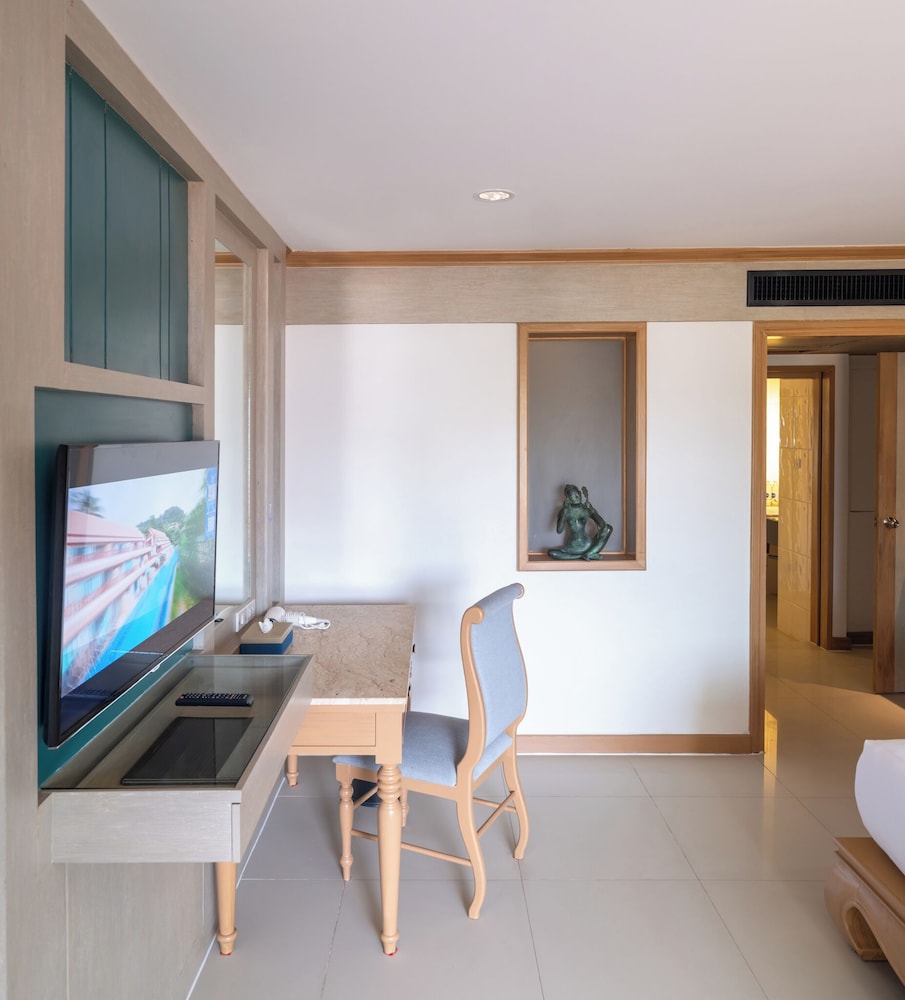 Suite Familiar, 1 Cama King y 2 Camas Individuales del hotel Novotel Phuket Resort - Sha Plus. Foto 4
