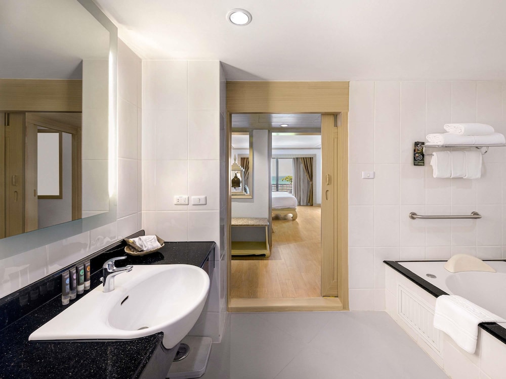 Suite Familiar, 1 Cama King y 2 Camas Individuales del hotel Novotel Phuket Resort - Sha Plus. Foto 7