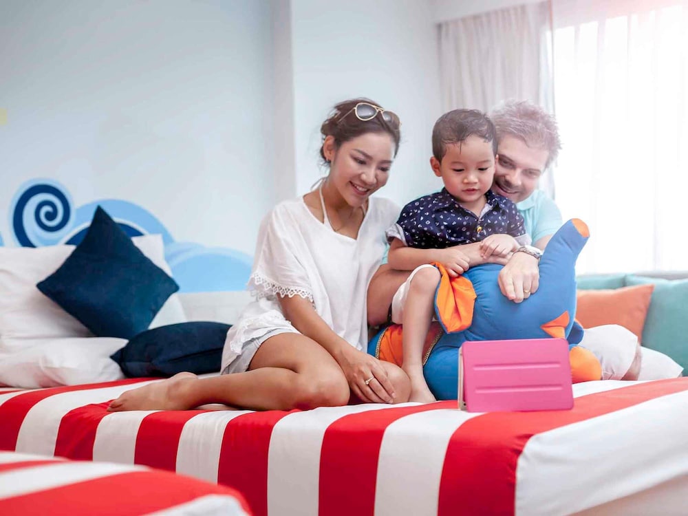 Suite Familiar, 1 Cama King y 2 Camas Individuales del hotel Novotel Phuket Resort - Sha Plus. Foto 8