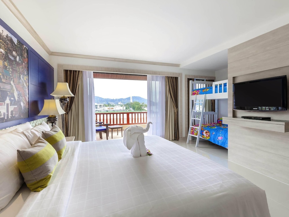 Habitación Familiar, 1 Cama King, 1 Cama de Dos Pisos del hotel Novotel Phuket Resort - Sha Plus