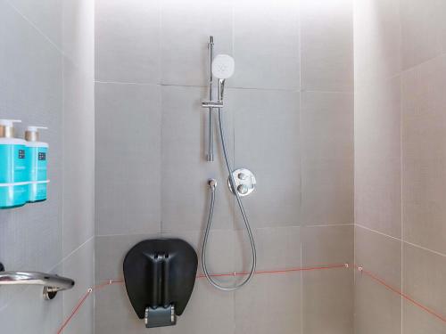 Habitación Doble adaptada para personas de movilidad reducida - 2 camas del hotel Novotel Setubal. Foto 8