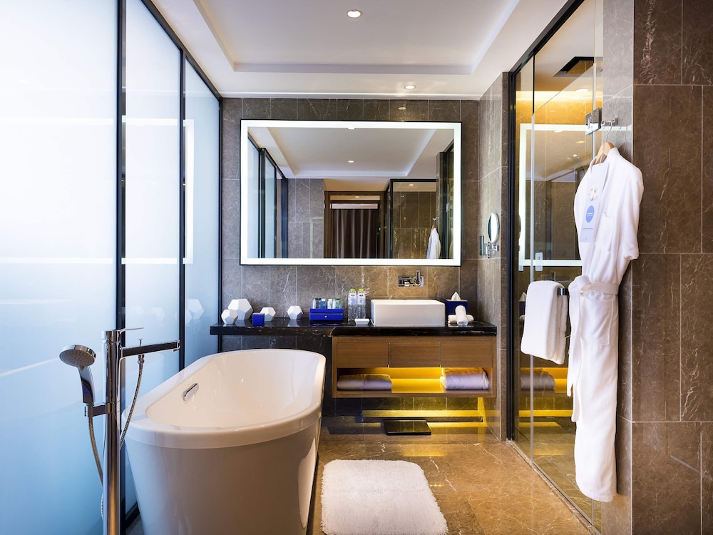 Suite Premier con 1 cama king size, Piso Premier del hotel Novotel Ningbo East. Foto 1