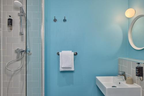Habitación Cuádruple con balcón del hotel Sanso by HappyCulture. Foto 6