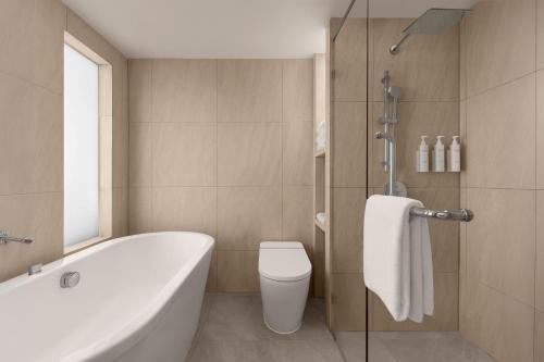 Suite Executive del hotel Courtyard Marriott Phuket, Patong Beach Resort. Foto 1