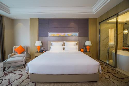 Habitación Executive con cama extragrande del hotel Pullman Shishi Mattison. Foto 2