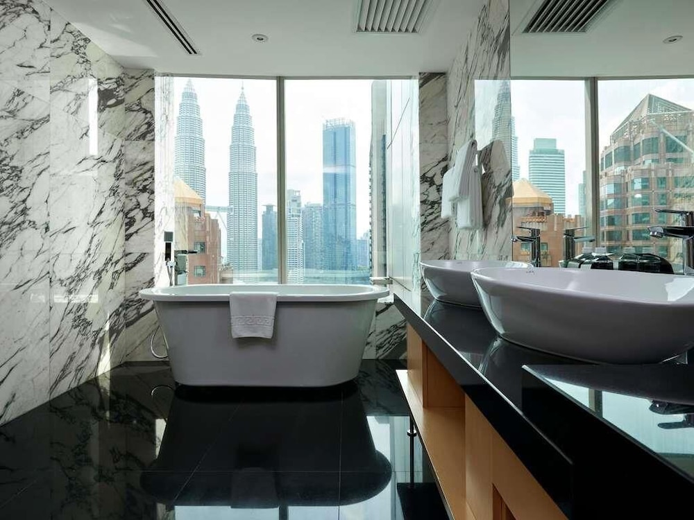 SUITE GOVERNOR, ACCESO AL SALÓN CLUB, 1 CAMA KING SIZE del hotel Pullman Kuala Lumpur City Centre and Residences. Foto 1