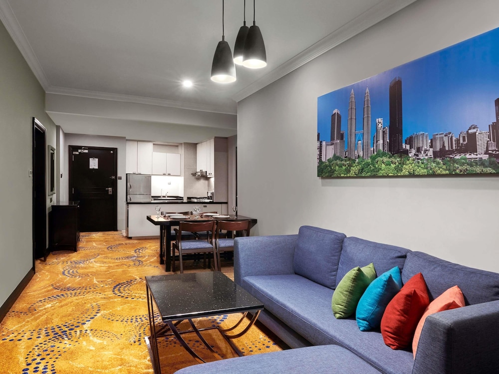 APARTAMENTO DELUXE DE 1 DORMITORIO, 1 CAMA KING SIZE del hotel Pullman Kuala Lumpur City Centre and Residences. Foto 1