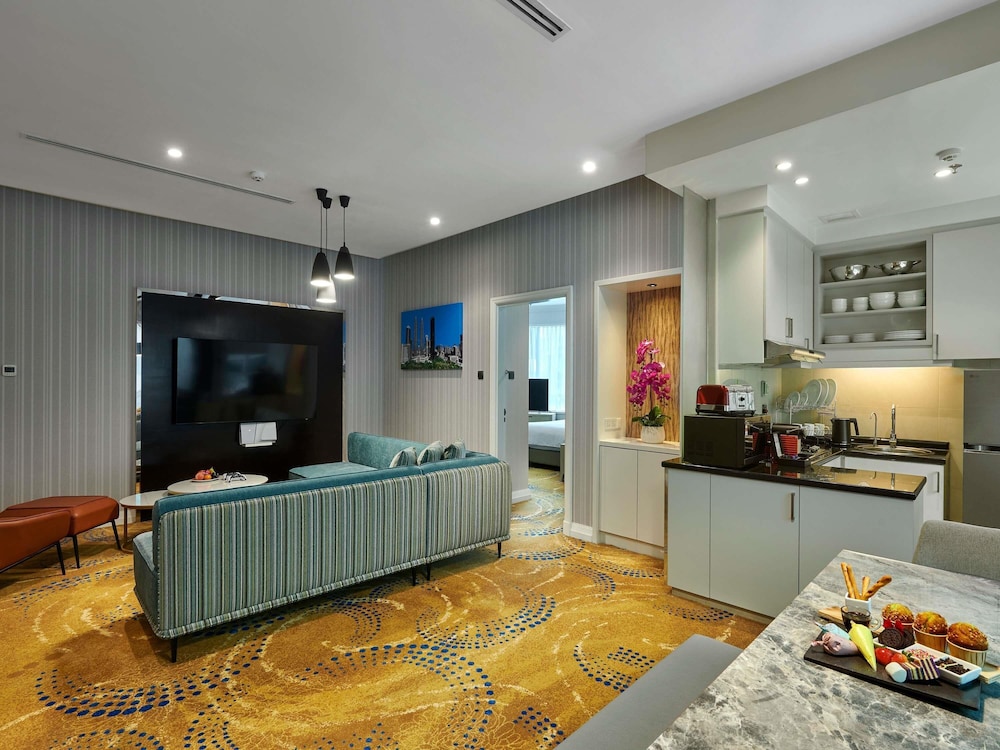 APARTAMENTO DE 2 DORMITORIOS, 1 CAMA KING SIZE, 2 CAMAS INDIVIDUALES del hotel Pullman Kuala Lumpur City Centre and Residences. Foto 3