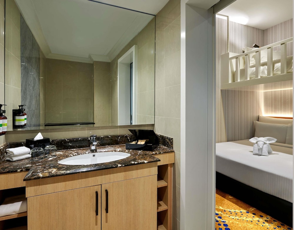 APARTAMENTO DE 2 DORMITORIOS, 1 CAMA KING SIZE, 2 CAMAS INDIVIDUALES del hotel Pullman Kuala Lumpur City Centre and Residences. Foto 4