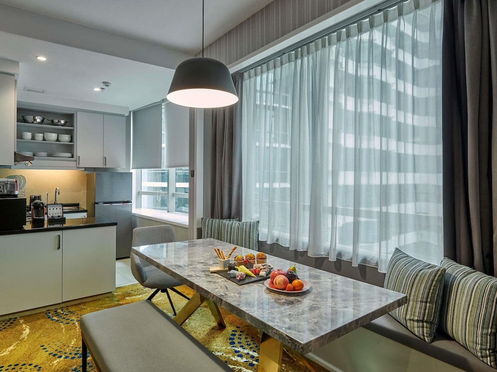 APARTAMENTO DE 2 DORMITORIOS, 1 CAMA KING SIZE, 2 CAMAS INDIVIDUALES del hotel Pullman Kuala Lumpur City Centre and Residences. Foto 8