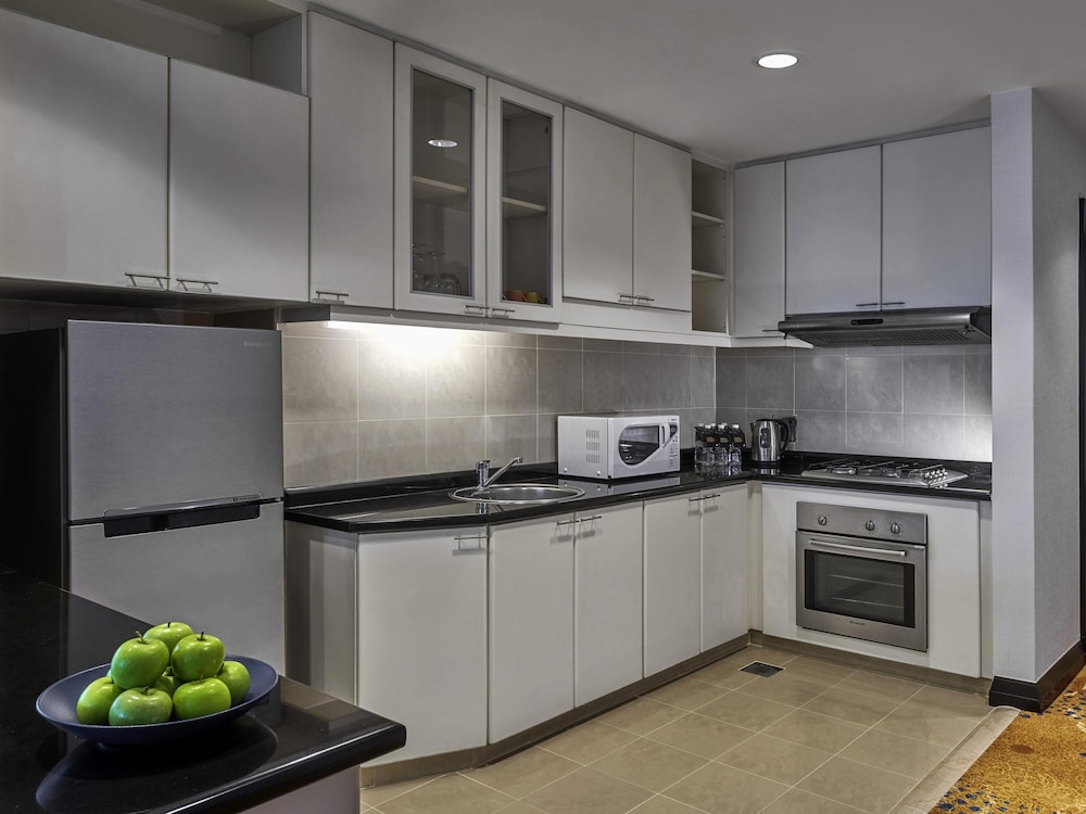 APARTAMENTO DE 3 DORMITORIOS, 2 CAMAS KING SIZE, 2 CAMAS INDIVIDUALES del hotel Pullman Kuala Lumpur City Centre and Residences. Foto 4
