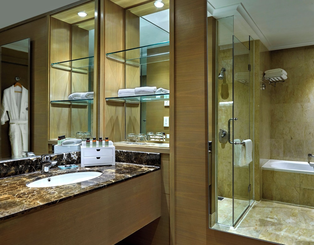 HABITACIÓN PREMIUM, 1 CAMA KING SIZE del hotel Pullman Kuala Lumpur City Centre and Residences. Foto 5