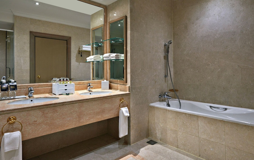 SUITE REGENCY, ACCESO AL SALÓN CLUB, 1 CAMA KING SIZE del hotel Pullman Kuala Lumpur City Centre and Residences. Foto 3
