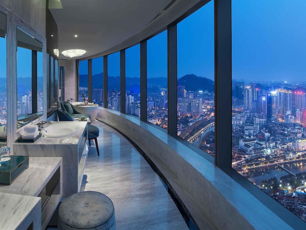 SUITE JUNIOR, 1 Cama King Size, Vistas al Río del hotel Sofitel Guiyang Hunter. Foto 2