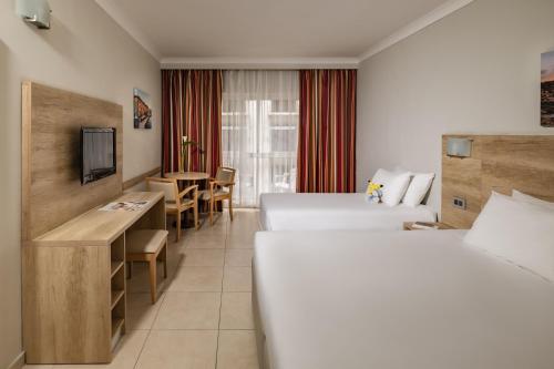 Habitación Familiar del hotel Qawra Palace Resort and Spa. Foto 4