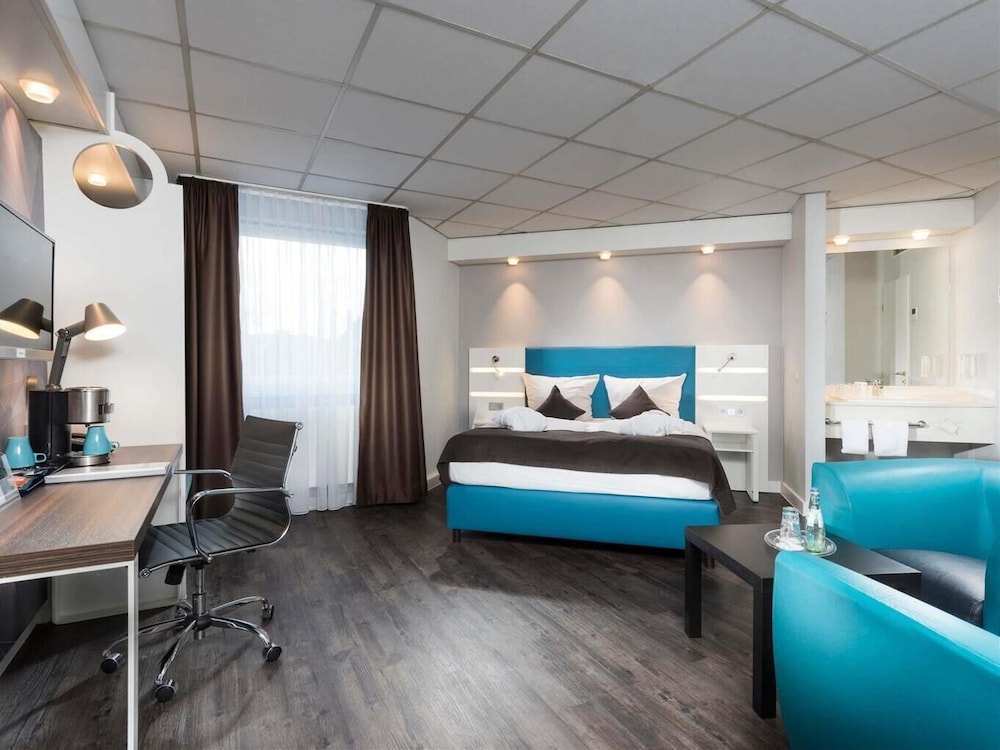 Habitación Superior con 1 cama doble del hotel Ibis Styles Cologne Airport. Foto 3