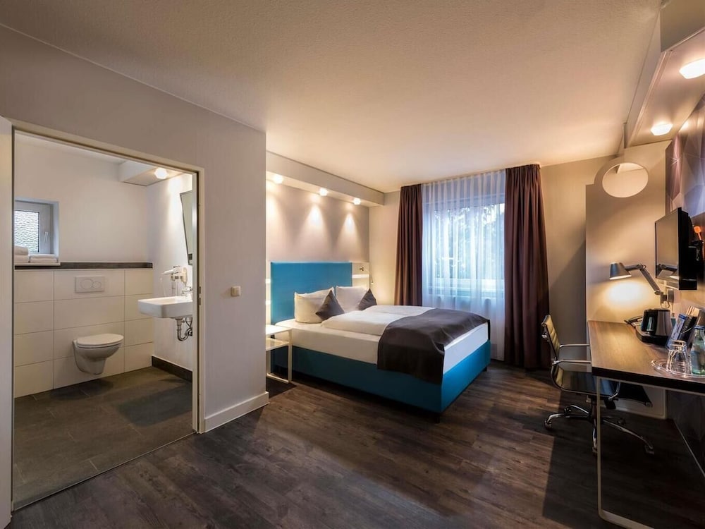 Habitación Estándar Accesible con 1 cama doble del hotel Ibis Styles Cologne Airport. Foto 2