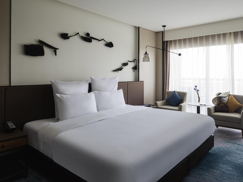 HABITACIÓN DELUXE EJECUTIVA, BENEFICIOS DEL SALÓN, 1 CAMA KING SIZE, VISTAS AL LAGO O AL PARQUE del hotel Pullman Zhouzhuang