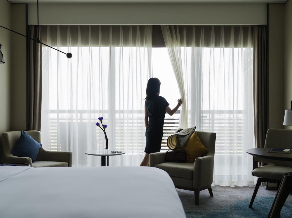 HABITACIÓN DELUXE EJECUTIVA, BENEFICIOS DEL SALÓN, 1 CAMA KING SIZE, VISTAS AL LAGO O AL PARQUE del hotel Pullman Zhouzhuang. Foto 1