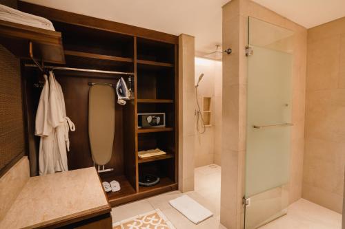 One - Bedroom Prestige Suite with Daily Afternoon Tea and Club Lounge Access del hotel Ramayana Suites and Resort - Chse Certified. Foto 6