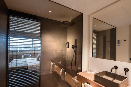 Habitación Triple Deluxe del hotel Barcelona Airport. Foto 3