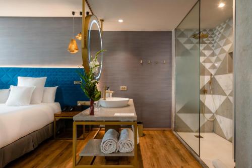 Habitación Deluxe con vistas a la piscina del hotel Barcelo Anfa Casablanca