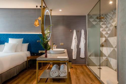 Habitación Doble Premium con vistas al mar del hotel Barcelo Anfa Casablanca. Foto 4