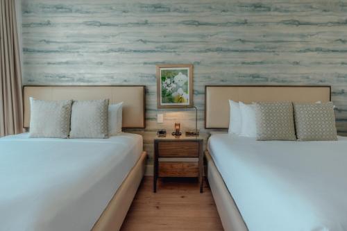 Habitación Premium con cama doble grande y vistas al patio, adaptada para personas con discapacidad del hotel Iberostar Waves Miami Beach. Foto 4