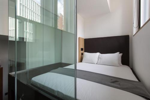 Habitación con cama grande del hotel Z Hotel Covent Garden. Foto 3